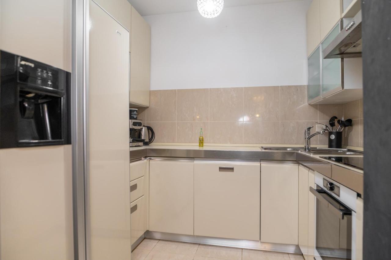 Chic & Fabulous Iris+free Garage Apartman Split