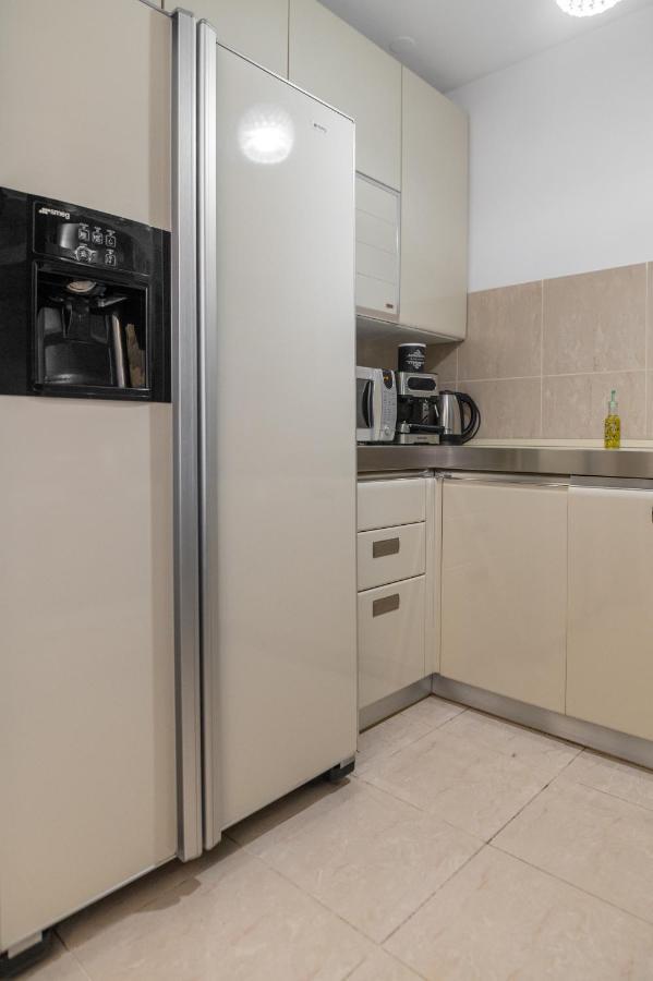 Chic & Fabulous Iris+free Garage Apartman Split