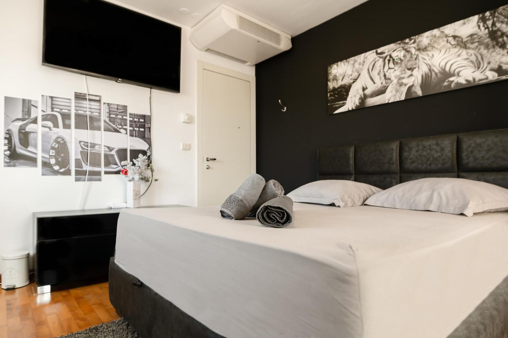 Chic & Fabulous Iris+free Garage Apartman Split